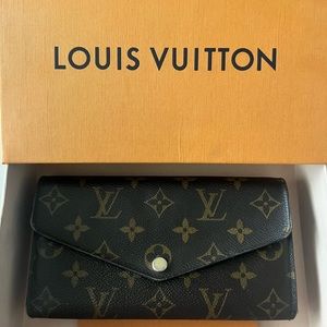 100% Authentic Louis Vuitton Sarah wallet. Used only a hand full of times.
